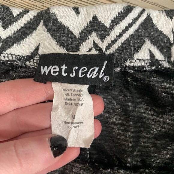 Black and white skater skirt - Picture 2 of 2